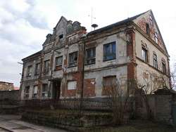 Obr. 4. Příklad školské budovy v havarijním stavu (Litoměřicko)