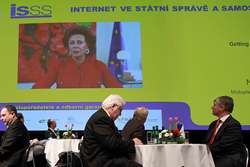 Videozdravice Neelie Kroes, místopředsedkyně EK a komisařky zodpovědné za digitální agendu