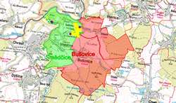 Bušovice – ukázka obce, která očíslovala („zabrala“) domy v katastrálním území obce sousední.