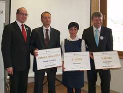 Ministr pro místní rozvoj František Lukl, starosta Tomáš Machýček (Jeseník nad Odrou), starostka Martina Berdychová (Holovousy) a starosta Stanislav Hladík (Dolní Újezd)