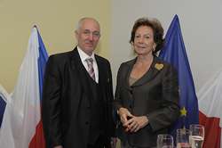 Neelie Kroes s ředitelem konference Tomášem Renčínem