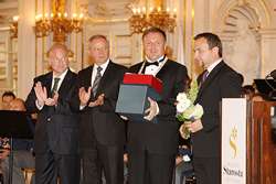 Primátorovi Jablonce nad Nisou, Petru Betlovi, předával ocenění ministr zemědělství