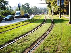Tramvajová trať a úprava okolí chodníku jako propustné plochy