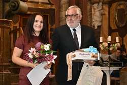 Křtiny reprezentovala vedoucí knihovny Marie Pařilová a starosta František Novotný