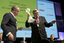 Na konferenci ISSS 2017 převzal Jiří Běhounek „Zvláštní cenu ministra vnitra za rozvoj e-governmentu“